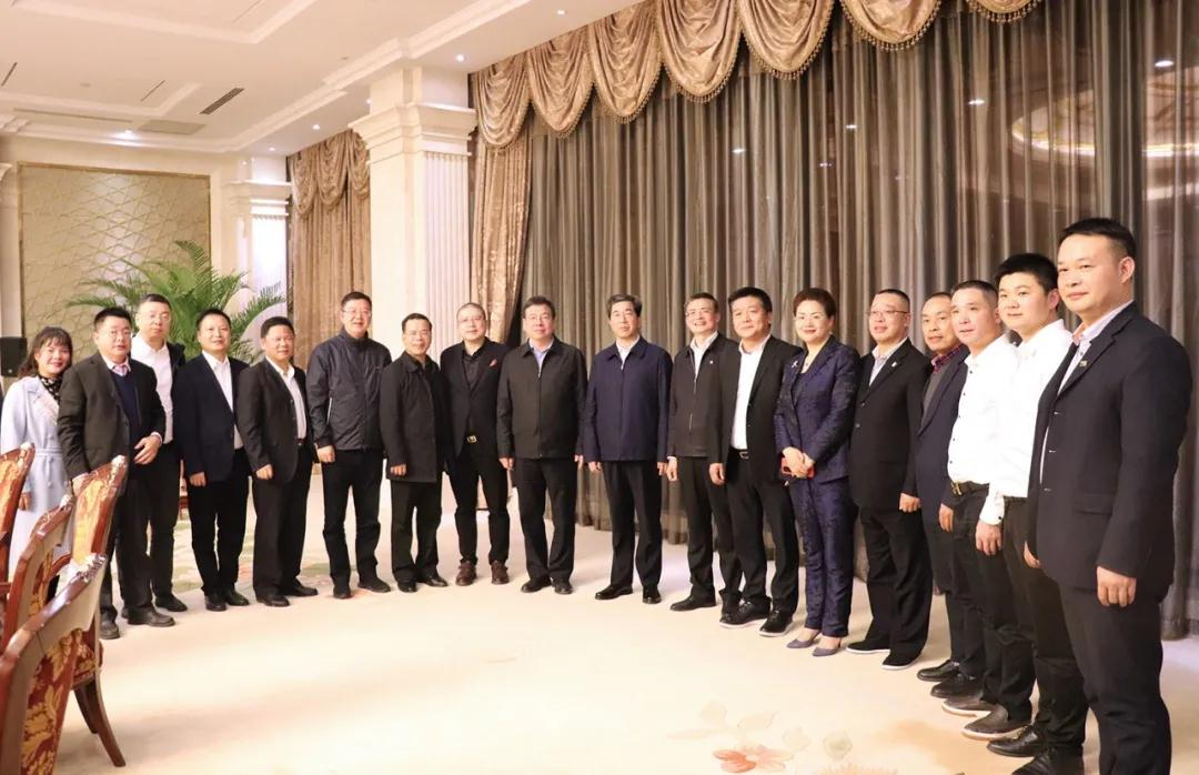 寧夏回族自治區(qū)黨委書記、人大常委會主任陳潤兒親切會見湖南民營企業(yè)代表團(tuán)