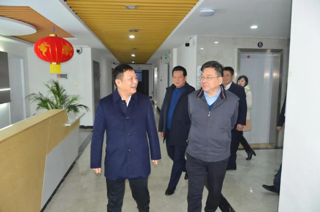 湖南省政協(xié)副主席、省工商聯(lián)主席張健一行蒞臨九九智能環(huán)保考察調(diào)研