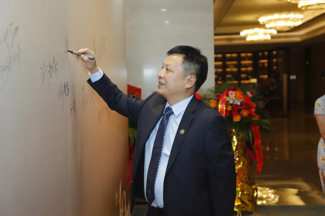 踐創(chuàng)業(yè)初心，擔使命前行