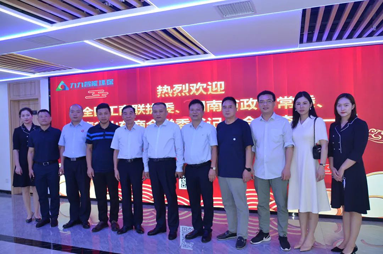 全國(guó)工商聯(lián)執(zhí)委、湖南省政協(xié)常委、湖南省山東商會(huì)黨委書記、會(huì)長(zhǎng)李濤一行蒞臨考察調(diào)研