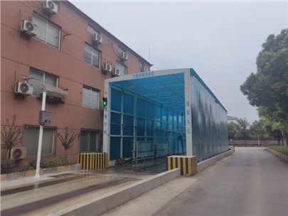 洗后即干，離場即凈：智能工程洗車機(jī)“三段式清洗”
