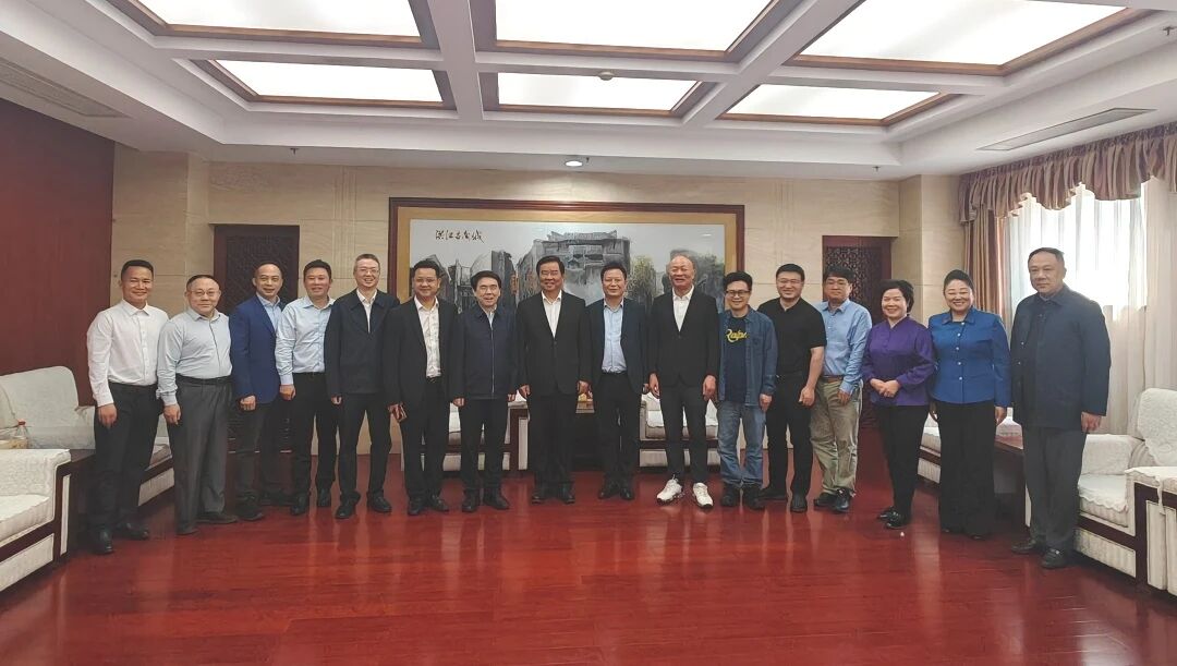 何報(bào)翔率民革中央調(diào)研組赴湖南調(diào)研，推動(dòng)民營(yíng)經(jīng)濟(jì)促進(jìn)法更好落地見效  我司董事長(zhǎng)劉黎明參會(huì)
